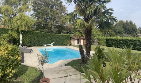 Maison individuelle familiale avec piscine et  jardin au calme à proche du centre village à St Cyr au Mont d'or